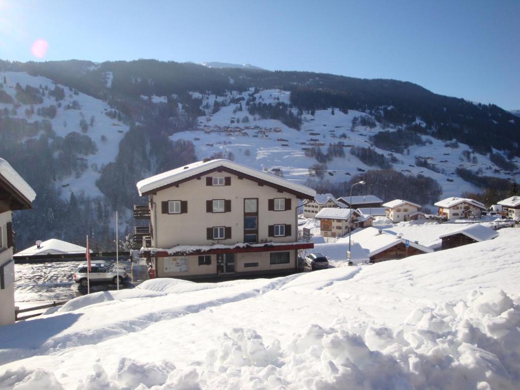 Hotel Old-Jnn Saas im Prattigau Екстериор снимка