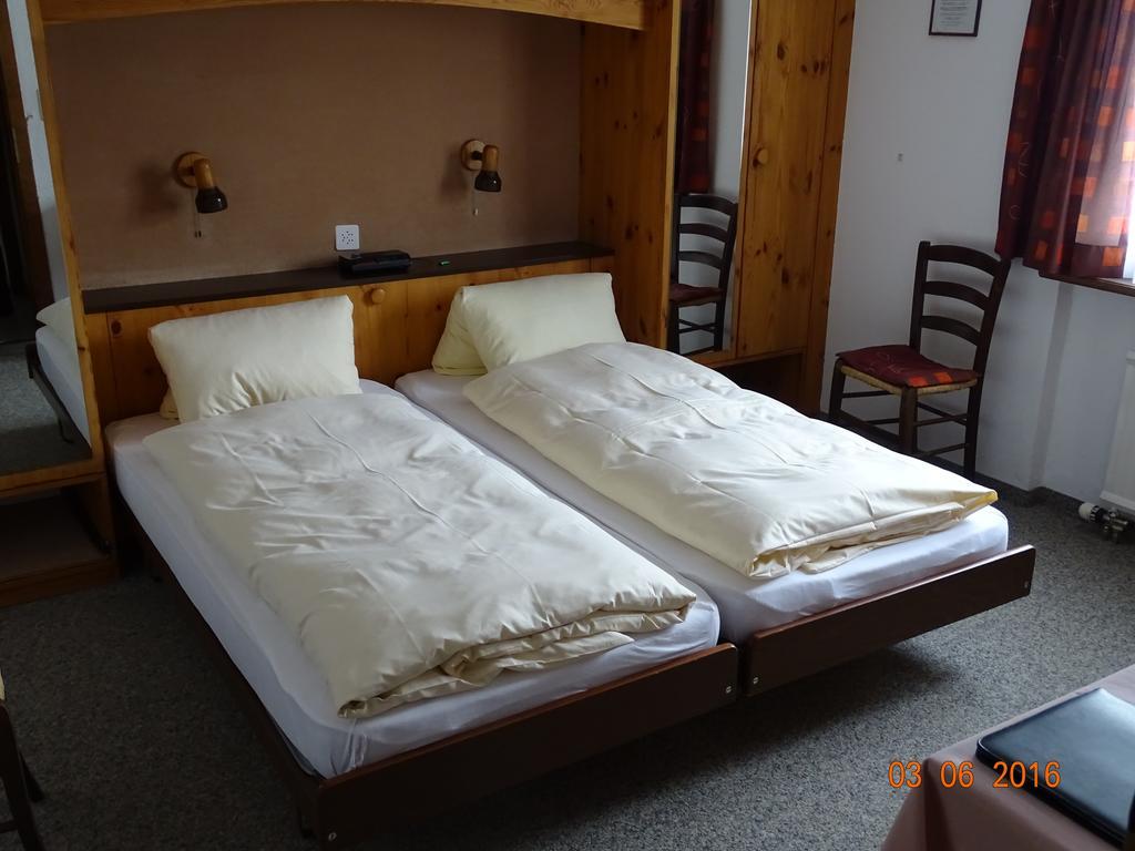 Hotel Old-Jnn Saas im Prattigau Стая снимка